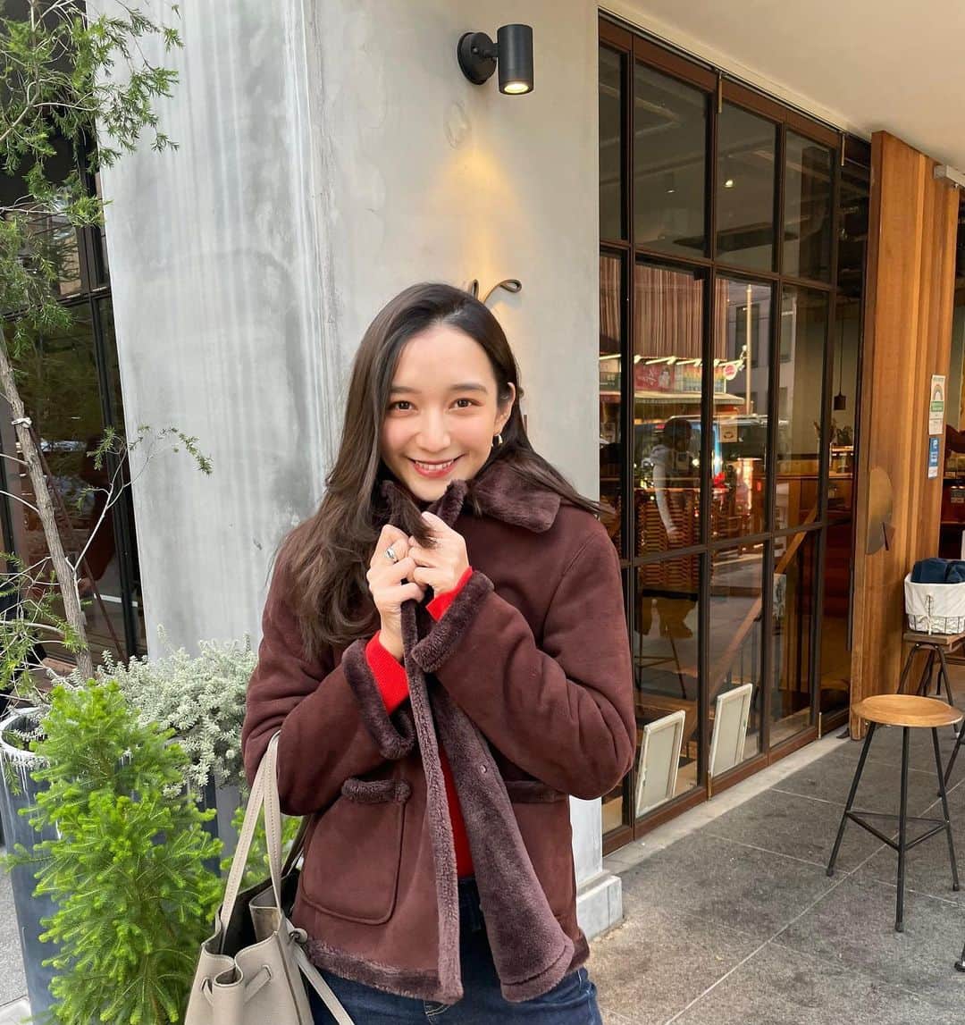 のインスタグラム：「最近友達とカフェ巡りできて、 うれしいたのしいhappyです🥰💚  おやすみ🌙  #onishiyuriko」