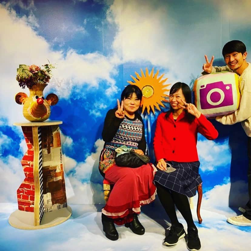 岡本依子さんのインスタグラム写真 - (岡本依子Instagram)「映画「浅田家」の浅田政志さん写真展で政志さんと楽しい写真^_^ #浅田家  #浅田政志  #阪急うめだ本店  #家族写真」12月20日 23時29分 - yorikookamoto