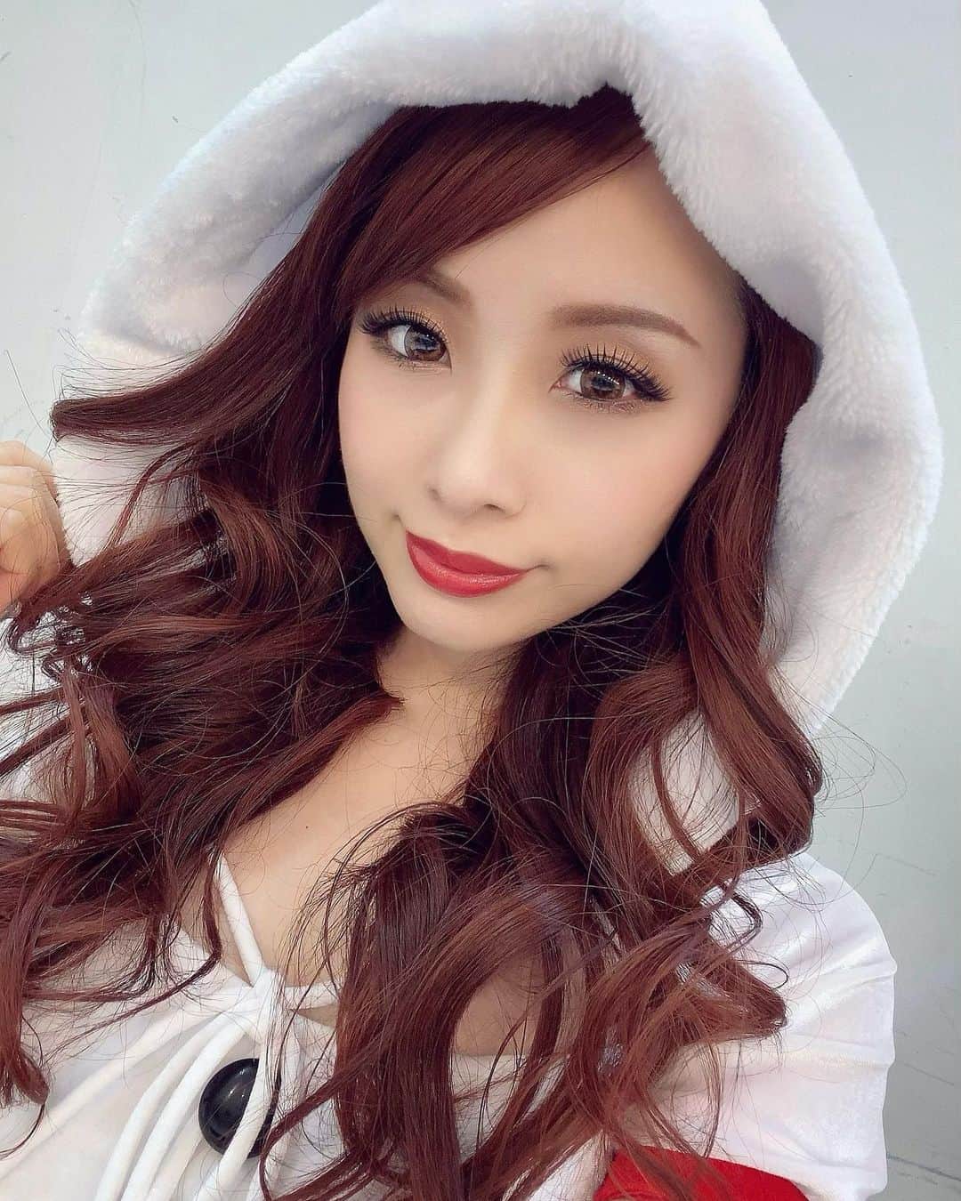 のインスタグラム：「2020年ラストライブ！ Realdious at 新宿ReNYありがとうございました✨私は雪だるまになりました⛄️決して頭の上にあるのは角ではありません。 . . . #Aldious #AldiousMarina #アルディアス #femalemusician #femaledrummer #drummer #drums #dwdrums #drumslife #drumset #drumkit #drummergirl #girlband #music #metal #rock #jrock #drumstagram #evans #instagood #vicfirth #myperfectpair #sabian #girl #red #rose #ドラム #ドラマー」
