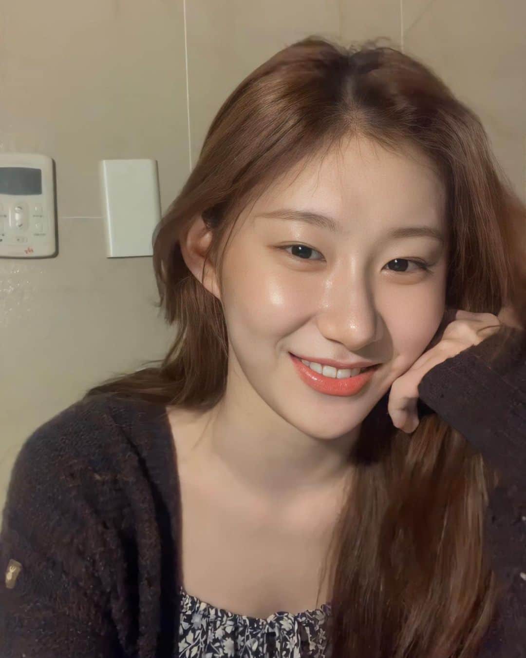 チェリョンのインスタグラム：「wish y'all have a nice day 🌙」