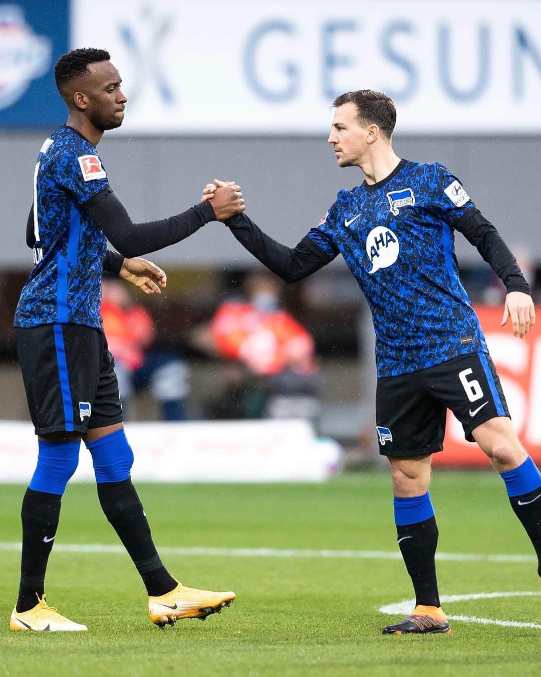 ヘルタ・ベルリンのインスタグラム：「🤝 🔛 . . #SCFBSC #HaHoHe #herthabsc」