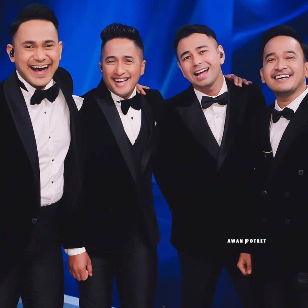 Raffi Ahmadさんのインスタグラム写真 - (Raffi AhmadInstagram)「Cowo-Cowo Ber-Jas Hitam ⭐️❤️ Kiss awards 2020 @indosiar Suit custom made By : @sasdesigns @rakeshd18  Styled @wanda_haraa  📷 by : @awanpotret17  #wandaharaaproject」12月20日 23時47分 - raffinagita1717