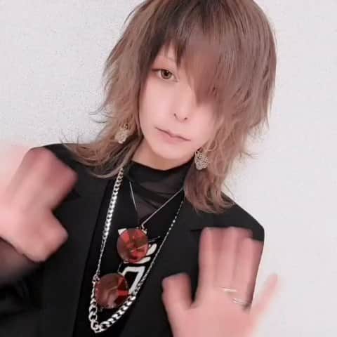 杉浦アヤカのインスタグラム：「おやすみ♡♡いい夢みてね😊💭   #ジャケット #ウルフ #中性 #ジェンダーレス」