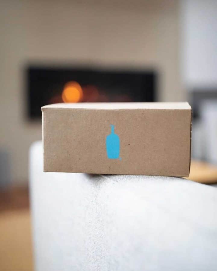 Blue Bottle Coffeeのインスタグラム：「Looking for a last-minute gift they’ll actually love? ⁠ ⁠ Become the hero of their mornings and send them a customizable coffee gift subscription to give them joy for months to come. ⁠ ⁠ And don’t just take our word for it: @cnnunderscored named our coffee subscription the best overall.⁠」