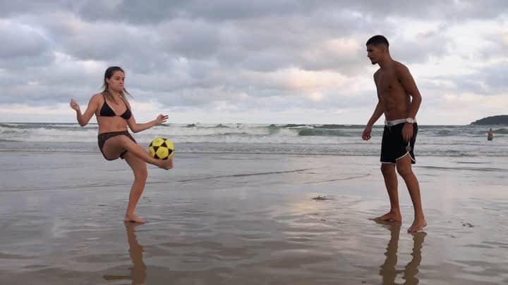 ライサ・チャダッドのインスタグラム：「@neymarjr pq choras? 😁」