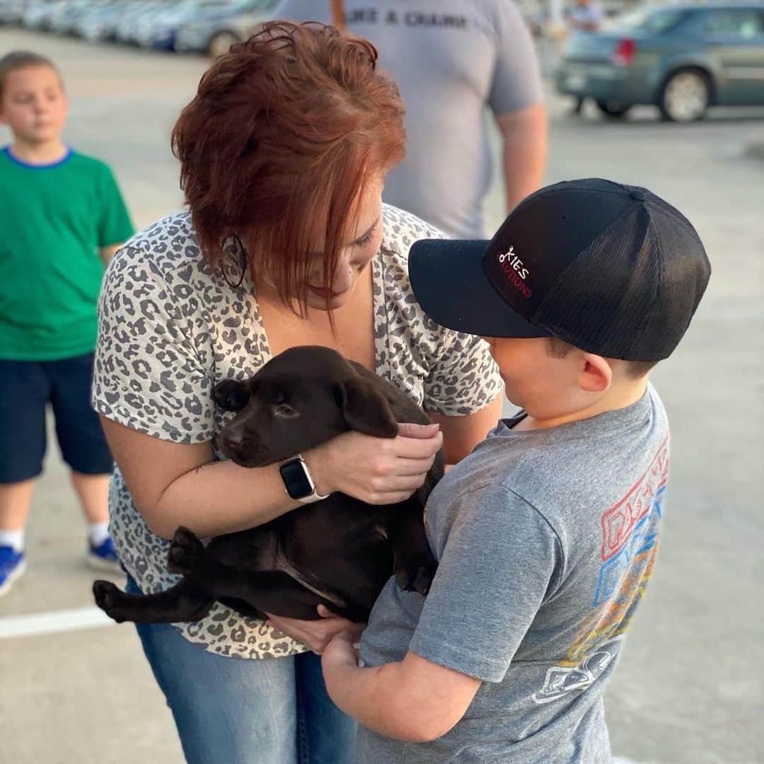 Subaru of Americaさんのインスタグラム写真 - (Subaru of AmericaInstagram)「"Declan and Diamond met for the first time right here at Subaru of Clear Lake. It was love at first sight! ❤️" @subaruclearlake was contacted by @makeawishcstx, as Declan’s wish was to get his very own K9 companion. Make-A-Wish found the perfect dog for Declan, a gorgeous chocolate lab named Diamond, and Subaru of Clear Lake provided them with a vehicle to go and pick up the new puppy all the way in Avery, TX. 📍 #ShareTheLove」12月21日 0時11分 - subaru_usa