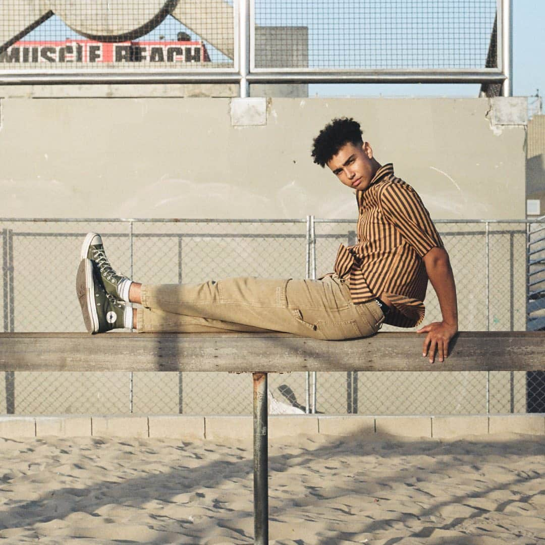 converseさんのインスタグラム写真 - (converseInstagram)「“To be a person of color is already political. You’re an activist by default,” explains @archmadekwe, a 25-year-old actor from London who wants to use his voice to change the perceptions of POC on screen and increase representation behind the camera.⁣ ⁣ Archie’s life was changed by his education in the arts, and now he wants to help to change the lives of youth offenders and young people in and around the justice system. Through his project, Archie seeks to break down the traditional inaccessibility of TV, film and theatre, supporting young adults with training and opportunities.⁣ ⁣ “I believe we’ll be unlocking a door that’s been closed to a lot of young people. I’m hoping we ⁣can positively change their lives and give them something tangible to work towards.”⁣ ⁣ As a part of our commitment to stand with youth in action, we are supporting Archie through a progress fund to bring his project to life. His idea was originally developed for the #D100 List, our ongoing partnership with @Dazed to create tomorrow. To hear more from him, check out our stories. #ConverseAllStars // Photos: @lili__peper & @laurenmaccabee」12月21日 0時05分 - converse