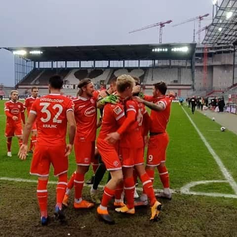 クリストファー・ピーターソンのインスタグラム：「Away win 🙌🏽 team spirit on fire! @kevin.danso busy bastard and i love it! Happy to provide the machine @zimbo_mz with the assist, what a finish 👊🏽 proud of this team @f95」