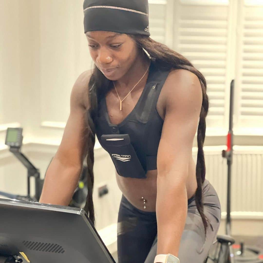 Kristal AWUAHさんのインスタグラム写真 - (Kristal AWUAHInstagram)「Thanks @freetrain perfect place for my phone or keys when training. 💪🏾」12月21日 0時07分 - kristalawuah