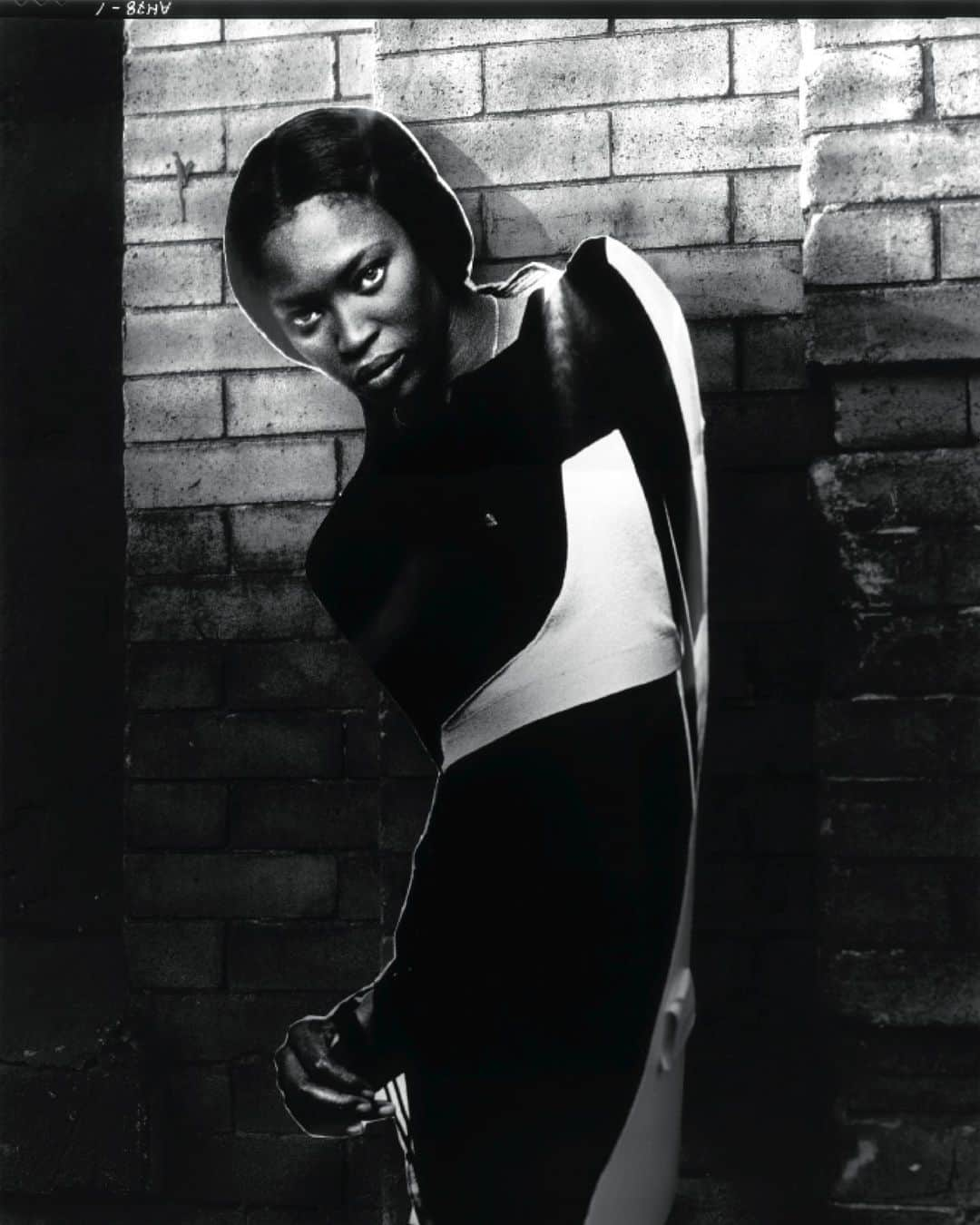 ZOO Magazineさんのインスタグラム写真 - (ZOO MagazineInstagram)「From the ZOO Archives, Issue No. 1 (2003) Naomi Campbell as photographed by Alexei Hay, in Helmut Lang.  Styling: Anne Christensen Hair: Kevin Mancuso and Jed Root Make-Up: Lamar Fullilove für Nars Styling Assistant: Melissa Klitzke Model: @naomi  #naomicampbell #AlexeiHay #Model #monochrome #photography #icon #ZOOmagazine #newyork #naomi #naomimodel #topmodels #zoomagazinephotography #zoomagazineIssue1 #sandorlubbe #fashionshoot #helmutlang #icon」12月21日 0時20分 - zoomagazine