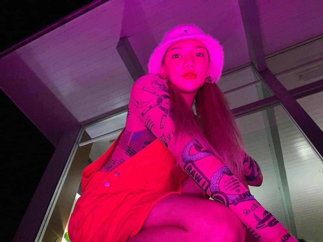 須田アンナのインスタグラム：「. 二度と戻らない今日という日。 LIVE×ONLINE まであと7日💭💭💭」