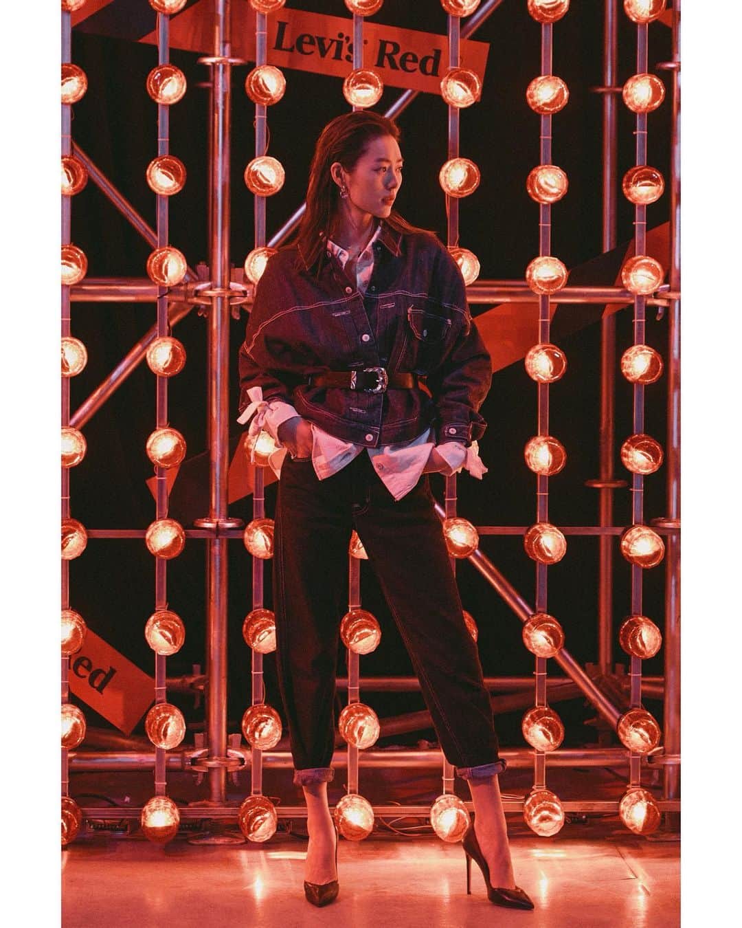 リウ・ウェンさんのインスタグラム写真 - (リウ・ウェンInstagram)「Seeing red at the #LevisRed event today. Thank you for having me at such a cool presentation! 🔥」12月21日 0時19分 - liuwenlw