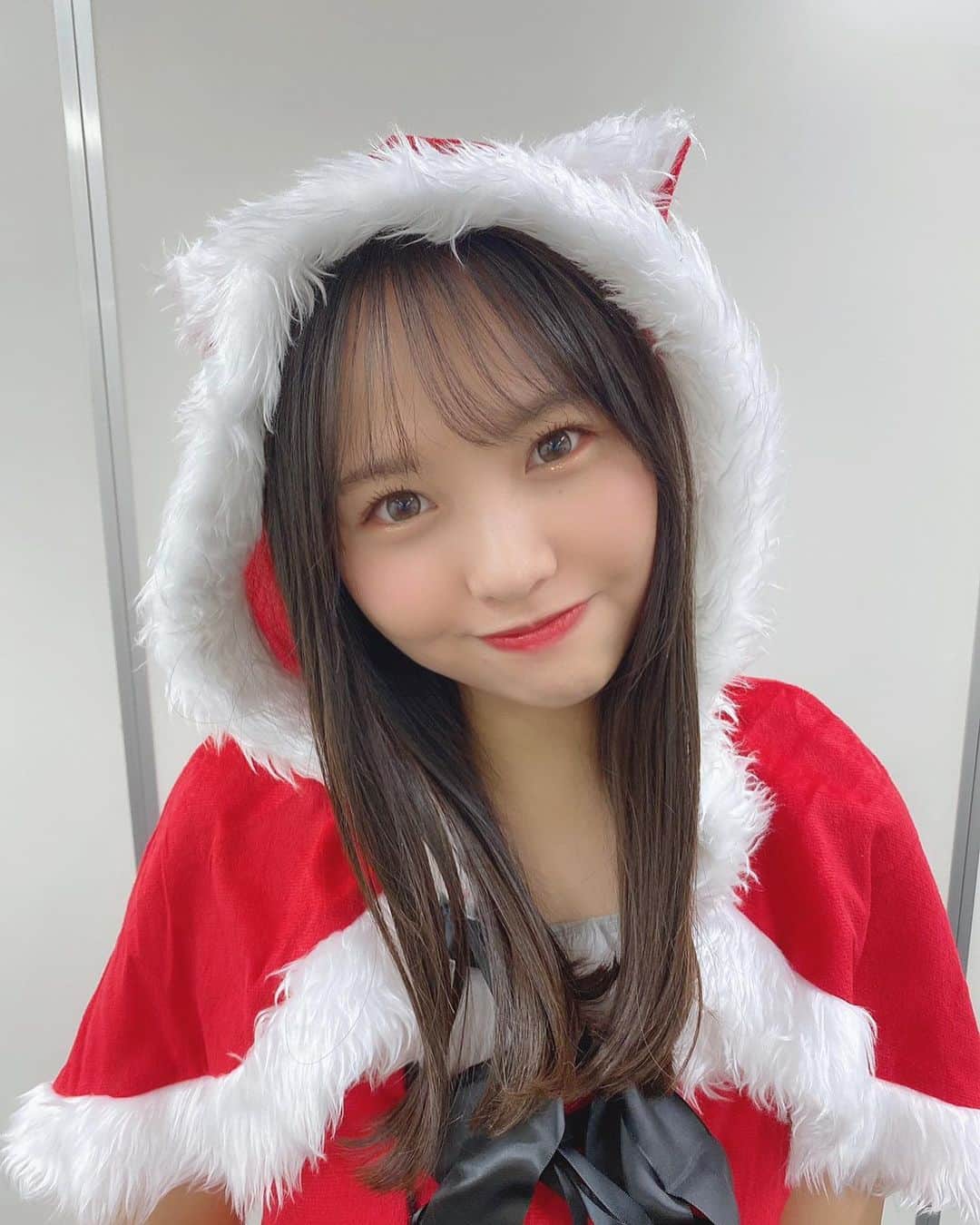 本郷柚巴のインスタグラム：「ふぅ〜🦁❤︎❤︎  🧸MerryChristmas🎁 ちょっと早く来過ぎたサンタさん🎅🏻  #待ってます💓」
