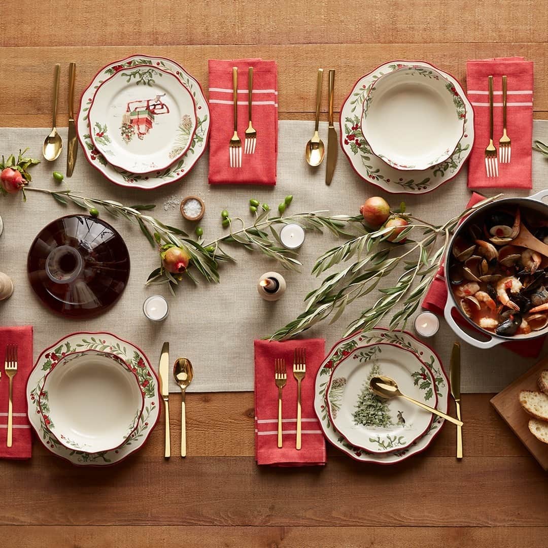 のインスタグラム：「Leave the 🎄 dishes out until February. We won’t tell. #WalmartHome」