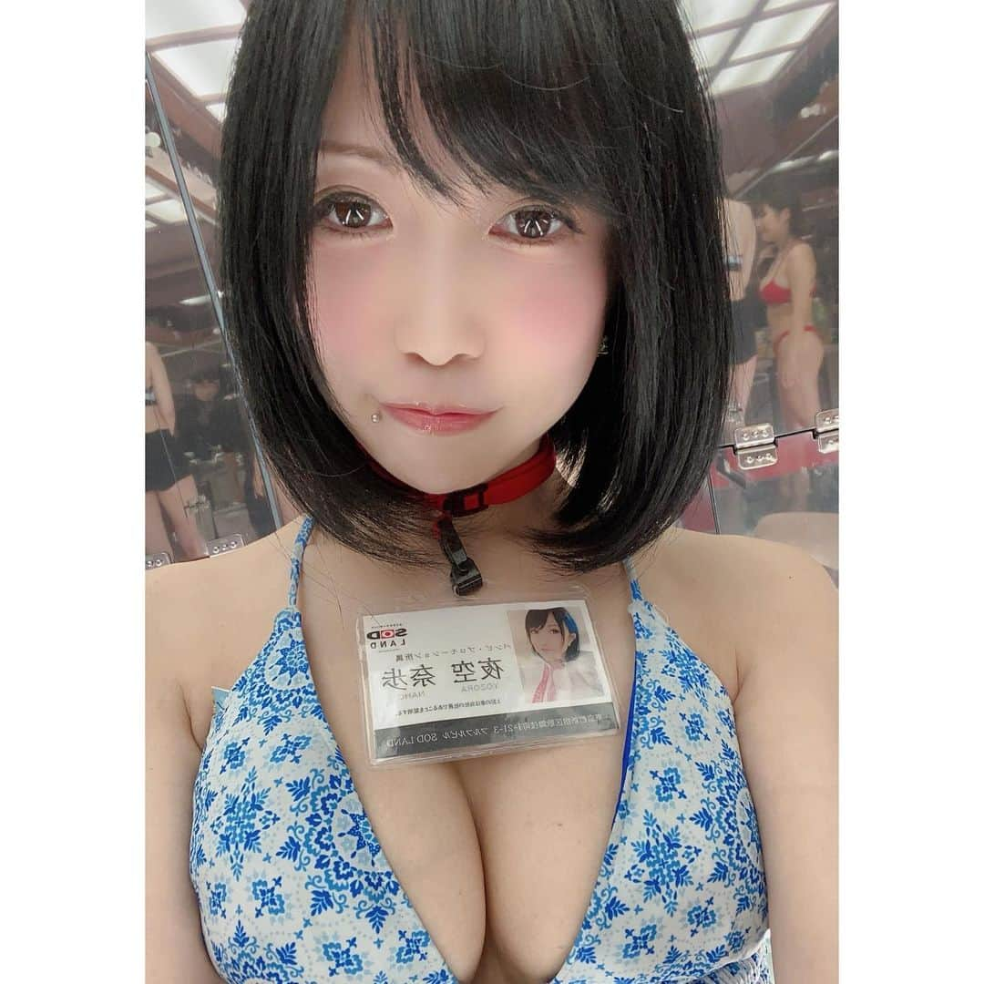 上野菜穂さんのインスタグラム写真 - (上野菜穂Instagram)「今日はまたもや青水着👙 遅刻したのに、スタッフさんが何着か私が着れそうなの何着か用意してくれてた😭✨  #夜空奈歩 #yozora_naho #av女優  #セクシー女優 #sod #sodland  #水着 #水着姿  #谷間 #胸」12月21日 0時36分 - yozora_naho