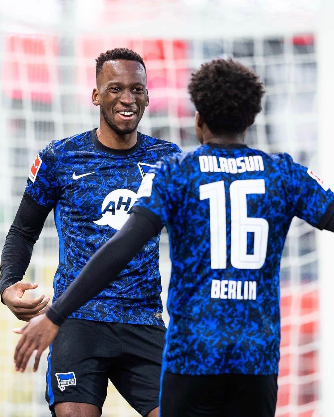 ヘルタ・ベルリンのインスタグラム：「YEEEEEES! 🤩 Weiter, Männer! Kommt schon!! . . #SCFBSC #HaHoHe #herthabsc」