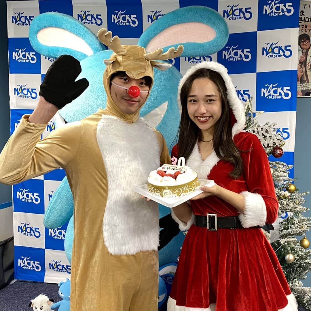 白本彩奈のインスタグラム：「今夜も18:00〜 NACK5 「マジカルスノーランド」が始まりますよー ❄️  明日はやっぱーのお誕生日！お祝いさせてもらいました 😁  それでは今夜も、怒涛の3時間を温かくお見送りください(笑)  #msl795  #マジカルスノーランド」