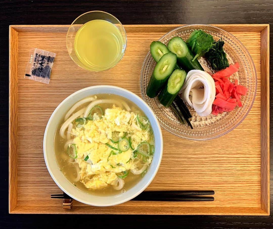 祐真朋樹さんのインスタグラム写真 - (祐真朋樹Instagram)「玉子うどんと京漬物  #昼ご飯 #祐ご飯 @gionhararyoukaku  #黒七味 @ryosukemiyake_  @kyotopickles.miyake  #お抹茶入り煎茶 #利ご飯」12月21日 0時49分 - stsukezane