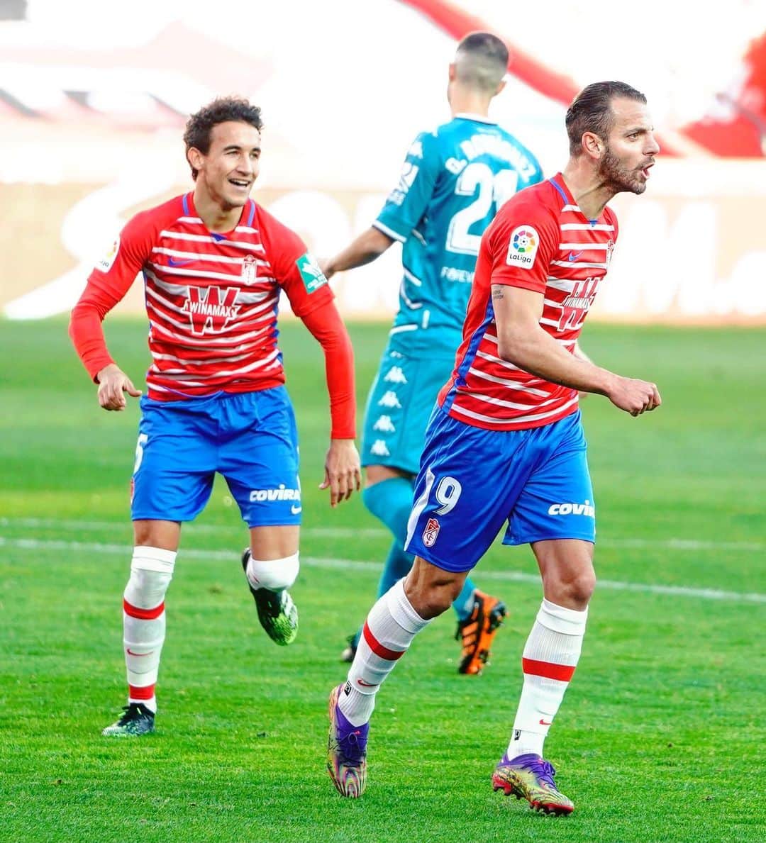 のインスタグラム：「@r9soldado on target! ⚽️💯  ¡Soldado no perdona! ⚽️💯  #Soldado #Granada #Goal #LaLiga #LaLigaSantander」