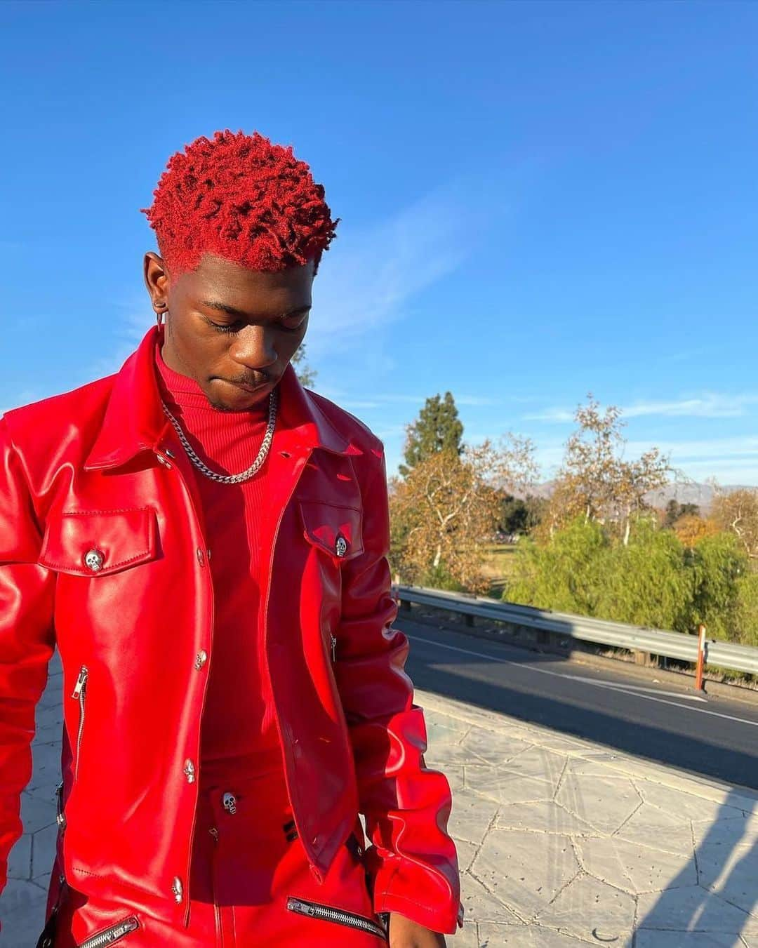 GQさんのインスタグラム写真 - (GQInstagram)「@Lilnasx is seeing red. Tap the link in bio for the #GQGroomingGods of the week.」12月21日 1時05分 - gq