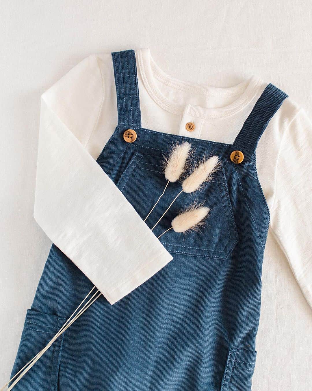 ロック&リパブリックのインスタグラム：「We love these @lclittleco looks to the moon and back. 💫 Tap to shop. #Kohls」