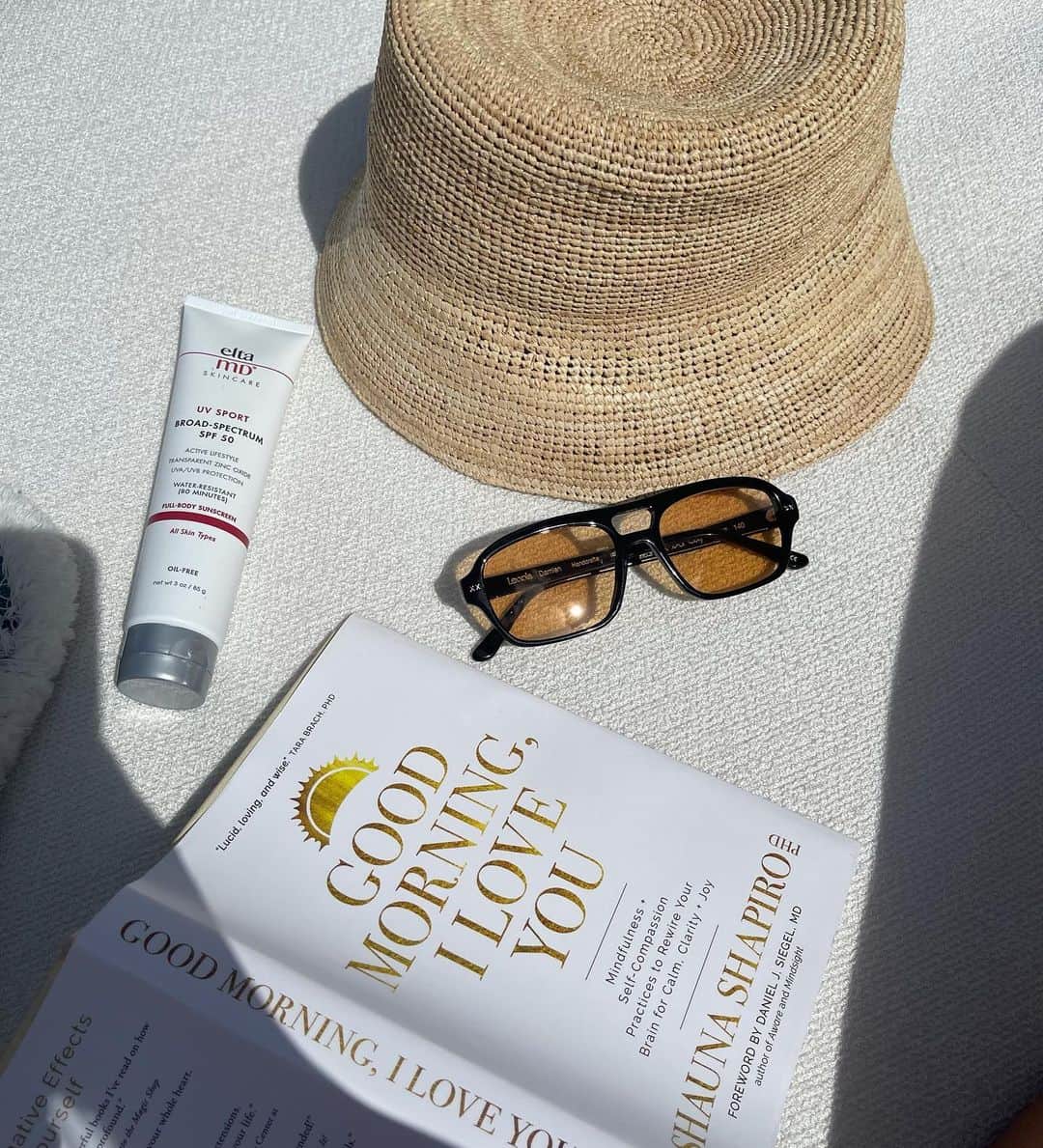ソフィア・リッチーのインスタグラム：「Today’s essentials🦋」