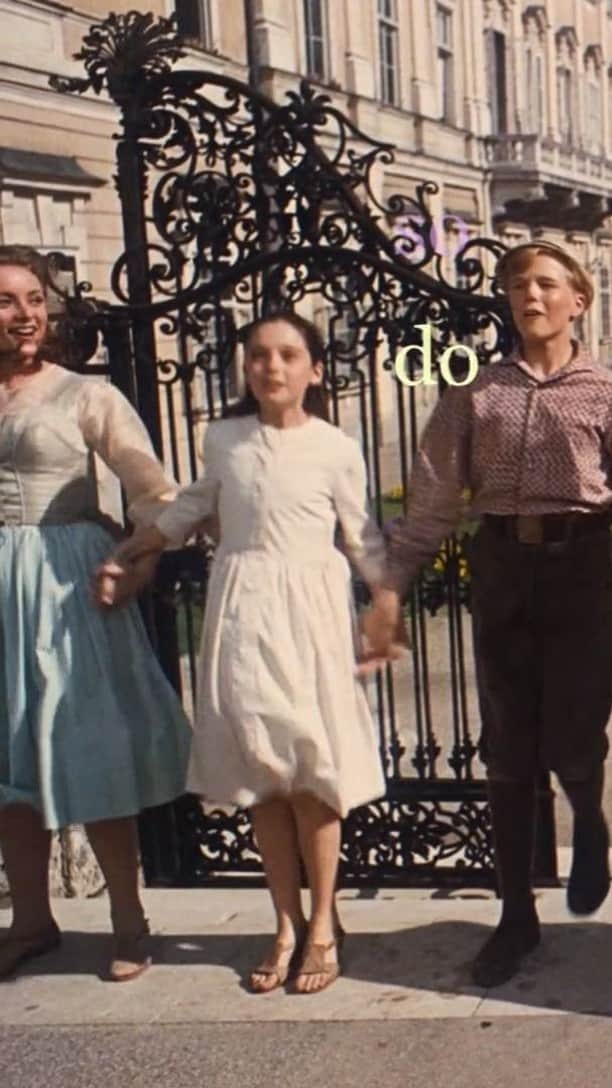 アメリカン・ブロードキャスティング・カンパニーのインスタグラム：「Sing along with The #SoundofMusic, tonight at 7|6c on ABC! 🎶」