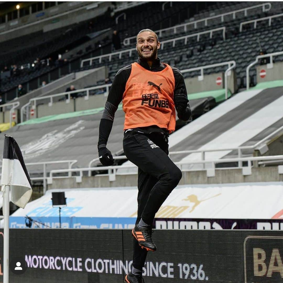 アンディ・キャロルのインスタグラム：「Keep Going Keep Smiling 💪🏼」