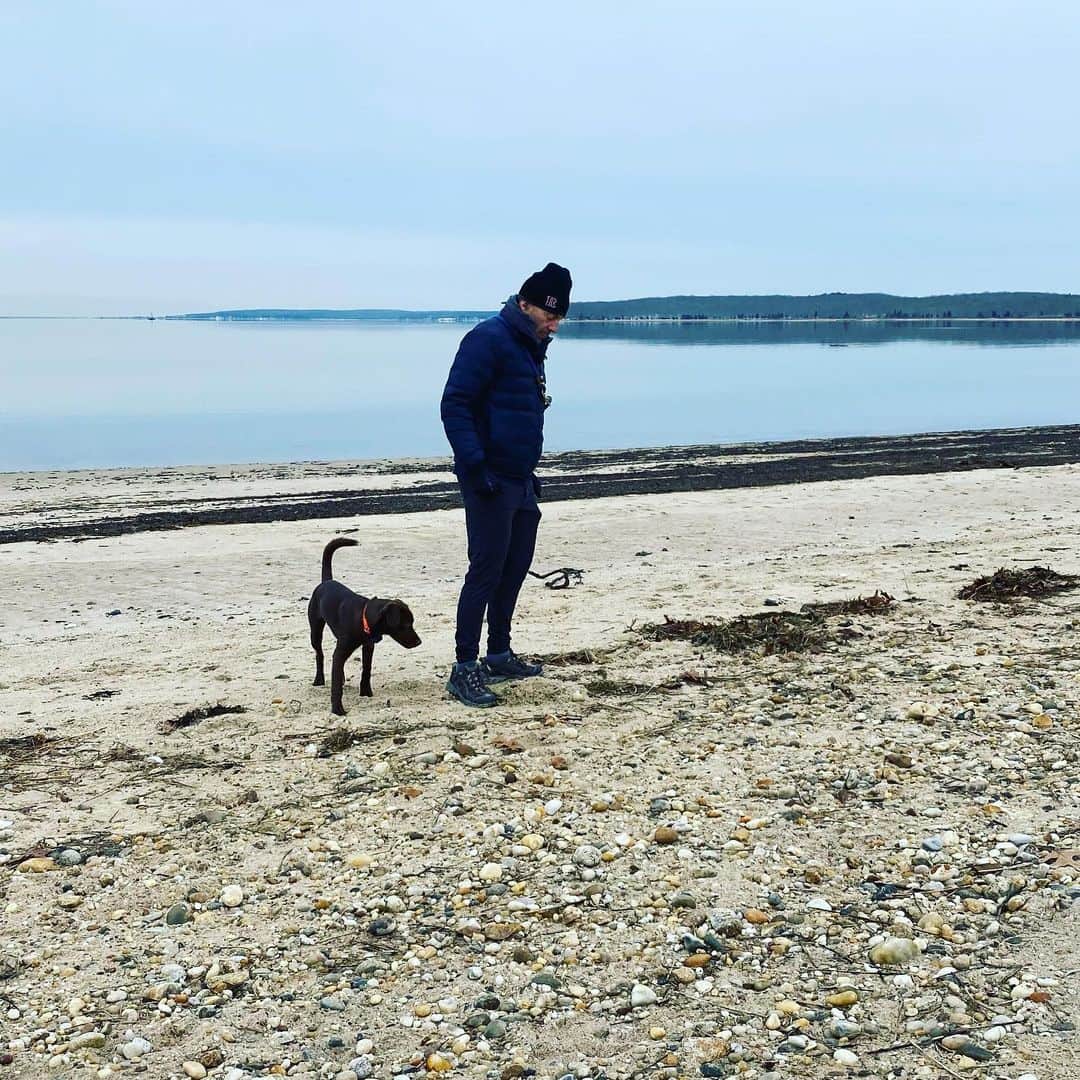 ボビー・ブラウンのインスタグラム：「Peaceful and cold. @sdplof #pippa」