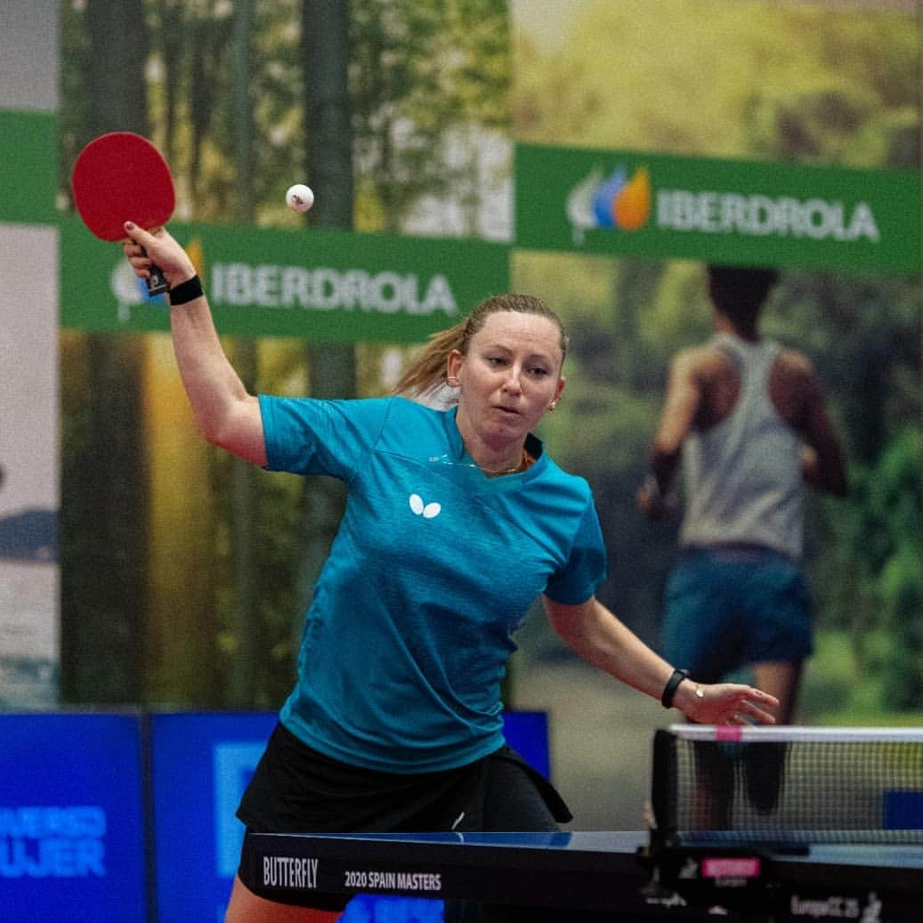 ガリア・ドボラクのインスタグラム：「🤸 or 🏓 ? #tabletennis @alvarodiaz1」