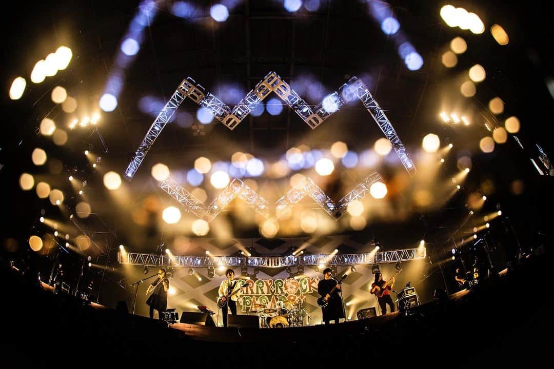 BIGMAMAのインスタグラム：「MERRY ROCK Parade 2020 20.Dec🎅  photo by @yusuke_mphoto」