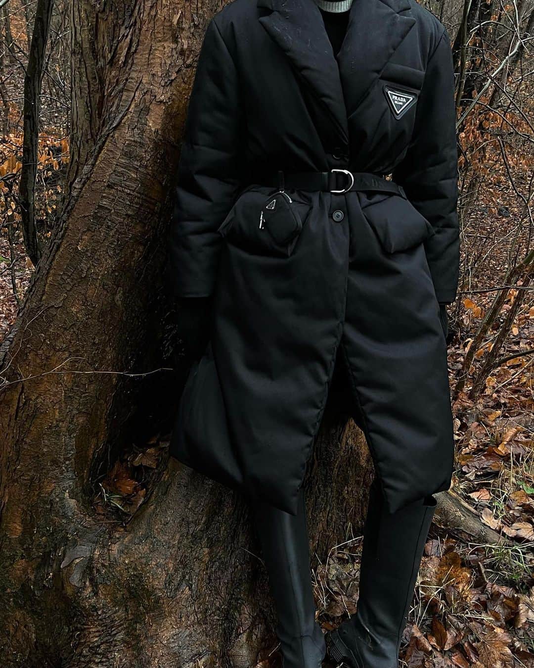 Mathilde Goehlerのインスタグラム：「🖤🍂🪐」
