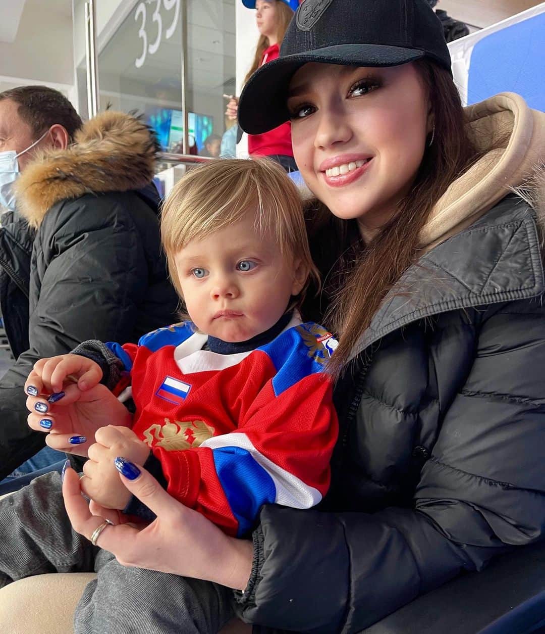 マルガリータ・マムンのインスタグラム：「Ну лучше няню точно не найти! 😸♥️ Best nanny ever!」