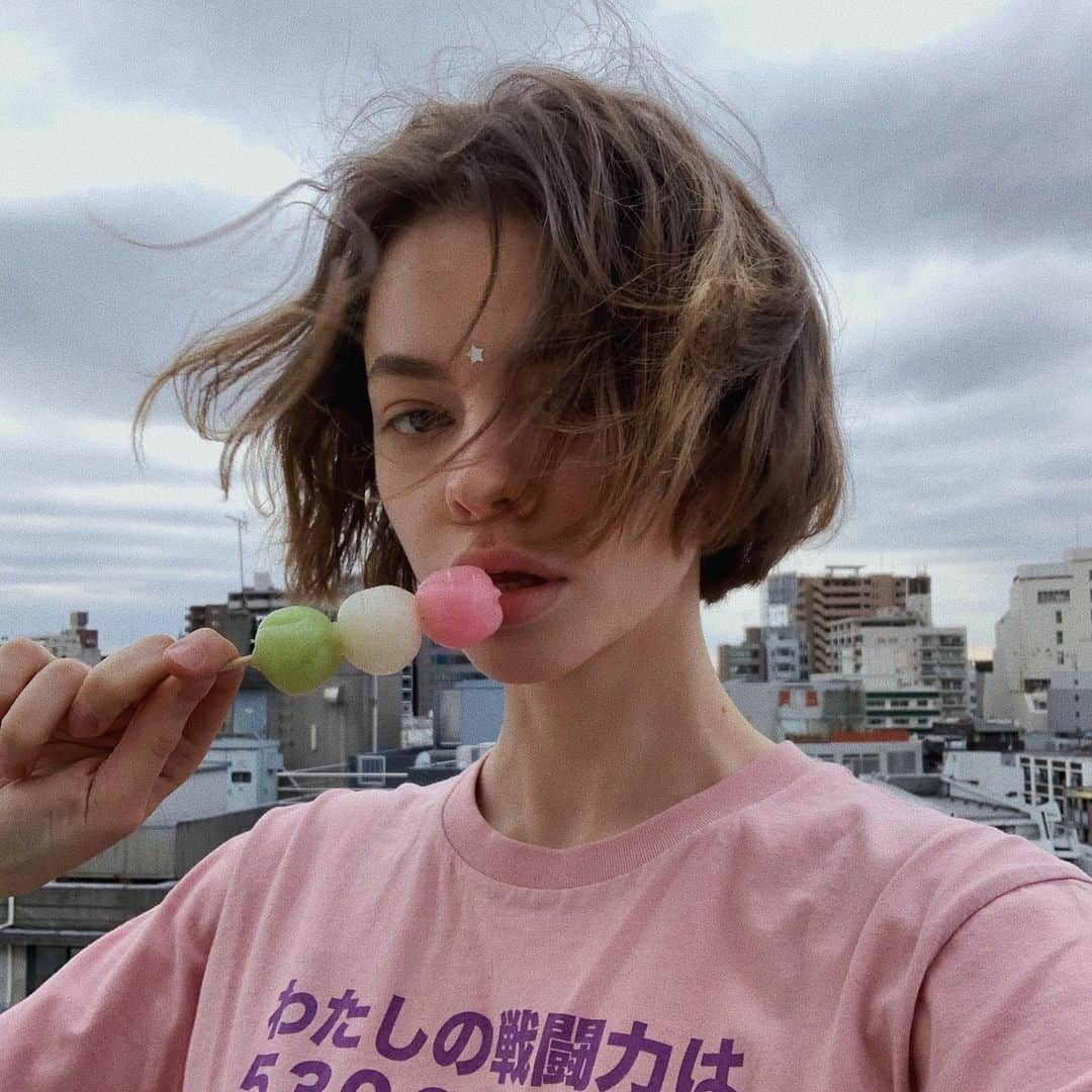 Kira Rauschさんのインスタグラム写真 - (Kira RauschInstagram)「а у нас точно все будет хорошо? 🍡」12月21日 1時54分 - granitsysterty