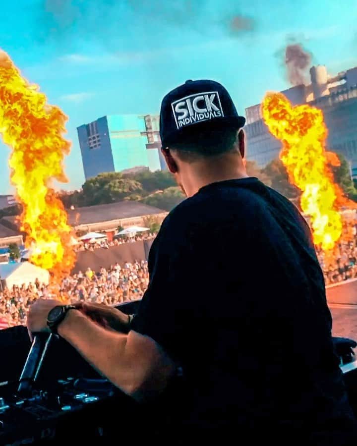 SICK INDIVIDUALSのインスタグラム：「Are you guys up for another collab with @dbstf ? 😁🔥」