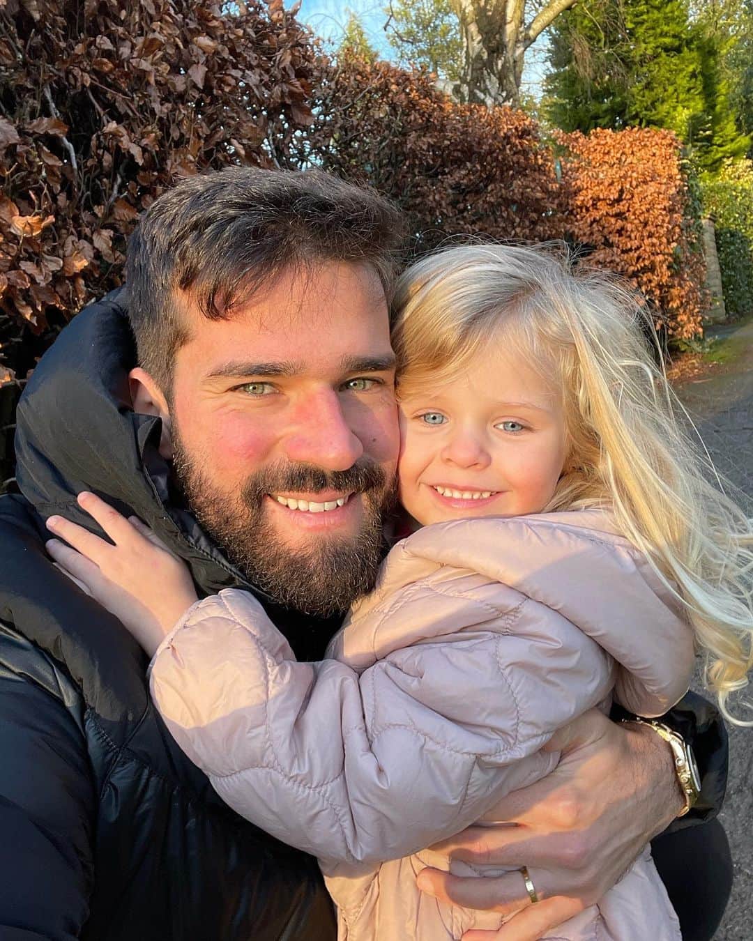 のインスタグラム：「Daddy’s girl 💜🤩」