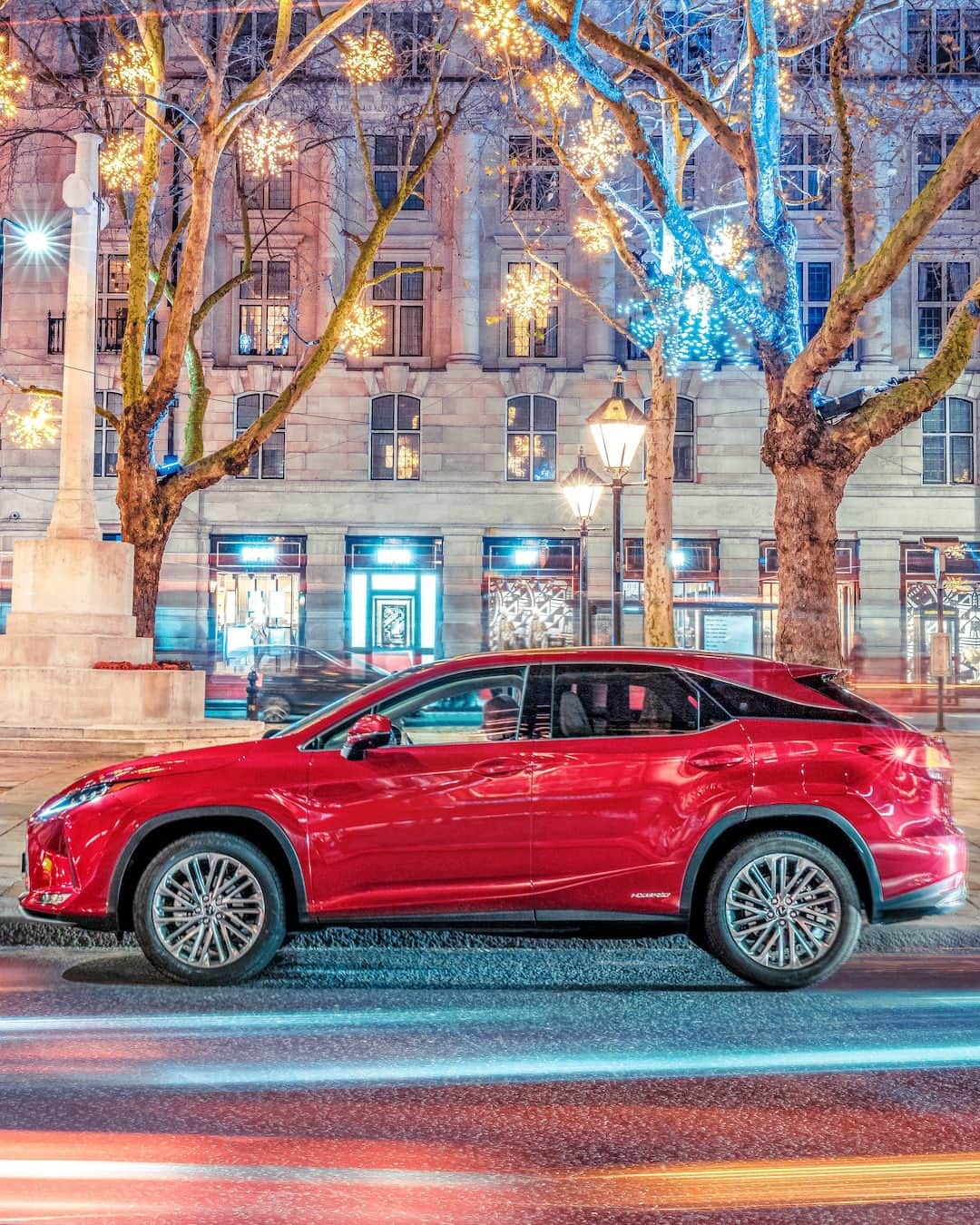 Lexus UKさんのインスタグラム写真 - (Lexus UKInstagram)「'Tis the season. #LexusRX  Photo credit: @Levanterman  #Design #CarDesign #Automotive #Luxury #LuxuryTravel #CarsofInstagram #Christmas」12月21日 2時00分 - lexusuk