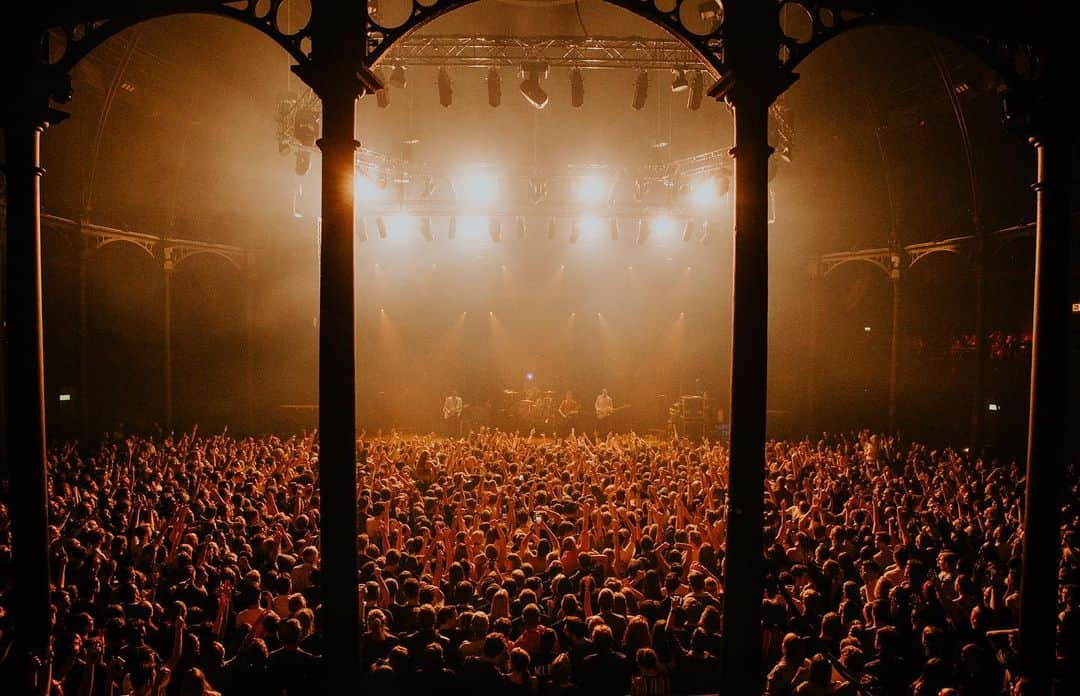 サーカ・ウェーヴスのインスタグラム：「Thinking about one of the greatest nights of our lives at the Roundhouse 2019.」