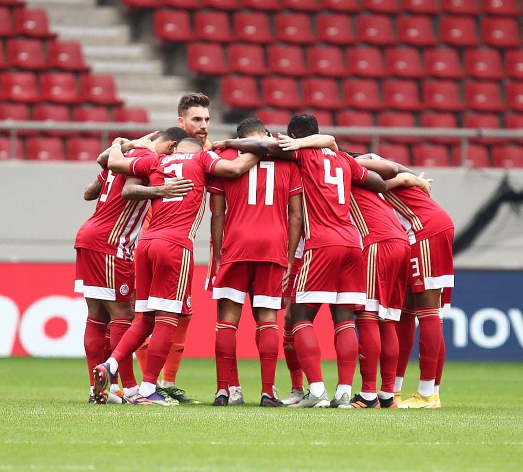 ヨゼ・ホレバスさんのインスタグラム写真 - (ヨゼ・ホレバスInstagram)「Happy for the massive win today in our castle ,sit top of the league and now is time to rest ! 🔴⚪️👊🏽 @olympiacosfc  Enjoy the week with your family and merry Christmas to every one .」12月21日 2時02分 - josecholevas