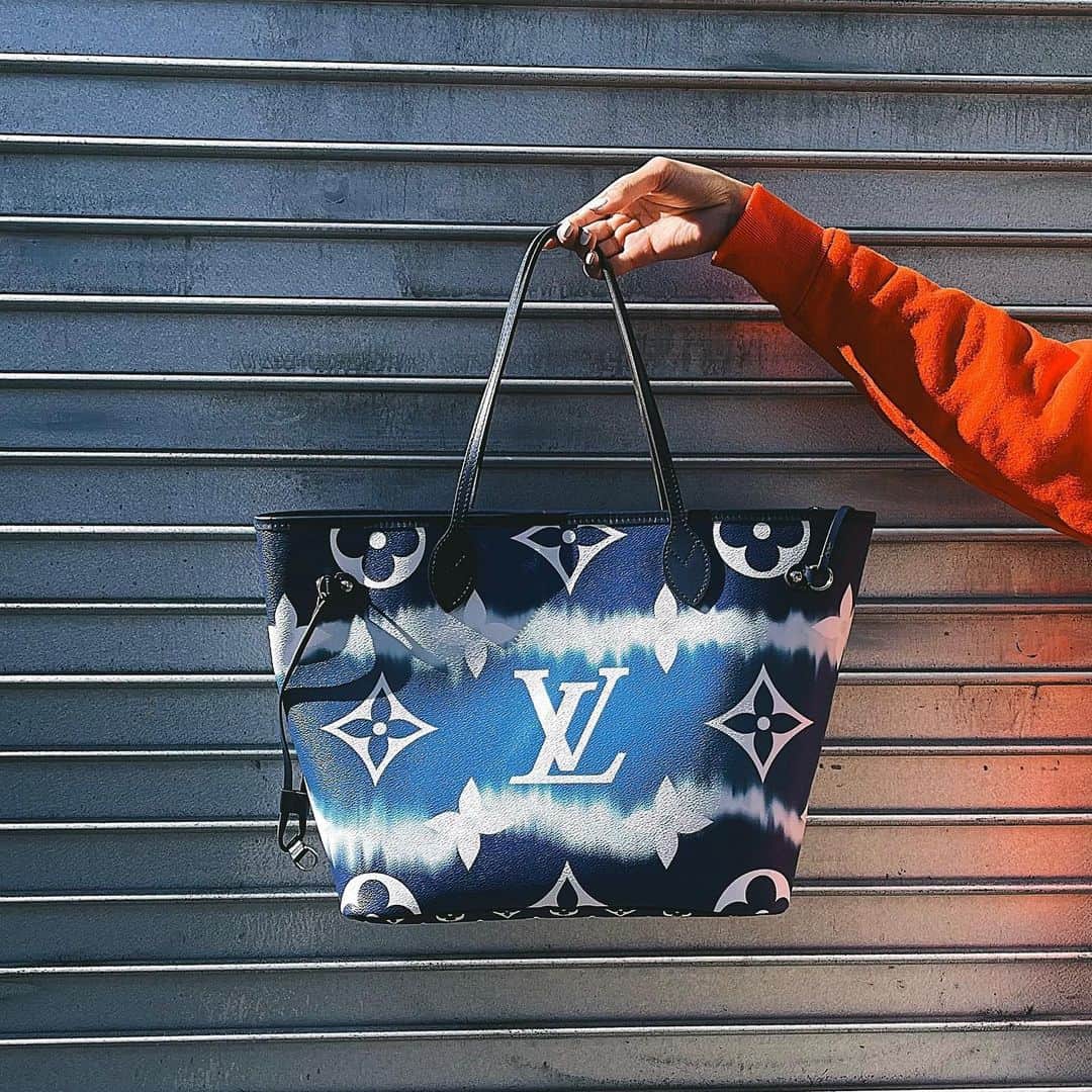 2nd STREET USAさんのインスタグラム写真 - (2nd STREET USAInstagram)「🤍Christmas Giveaway from 2nd STREET🤍   We will be gifting 4 lucky winners with Supreme and Luxury bags! 👜  here is how to enter :  🎄: follow us on instagram and like♥️this post 🎄: TAG two friends in the comments here  ⭐️: Let us know what gift you want to win!   The deadline for entries is 24th of December, 11:59 pm PST.  The winner will be selected randomly, and announced here underneath this post on Dec.25th. 🎄🎁🎅  The giveaway is in NO way affiliated with Instagram. Only participants 18 years and older can take part in the giveaway.    *Shipping is only possible within the U.S.」12月21日 12時03分 - 2ndstreetusa