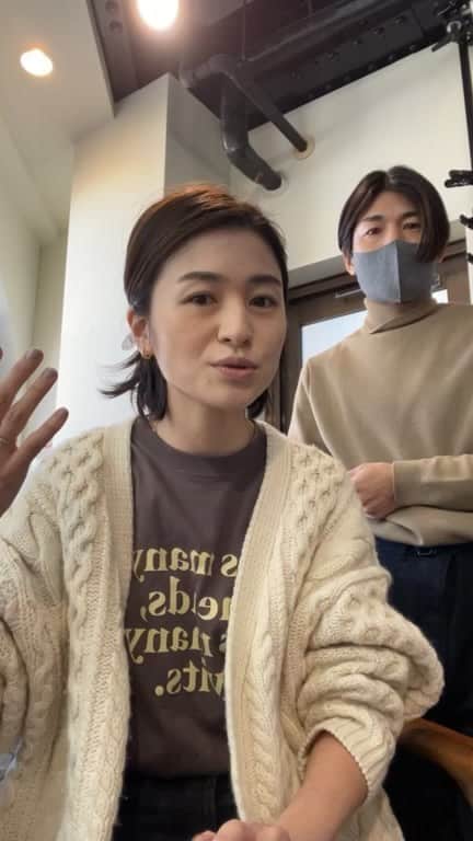 上村若菜のインスタグラム：「@fiveismofficial @hiroshitakatoku  @lyon_hair @fingerfoxandshirts_official   旬のunisexブランド 『FIVEISM』を使ったメイク💄  #ベースメイク#ナチュラルメイク #メイク動画 #fiveismbythree #fiveism  #ファイブイズム #fingerfoxandshirts  #ヒト幹細胞培養液」
