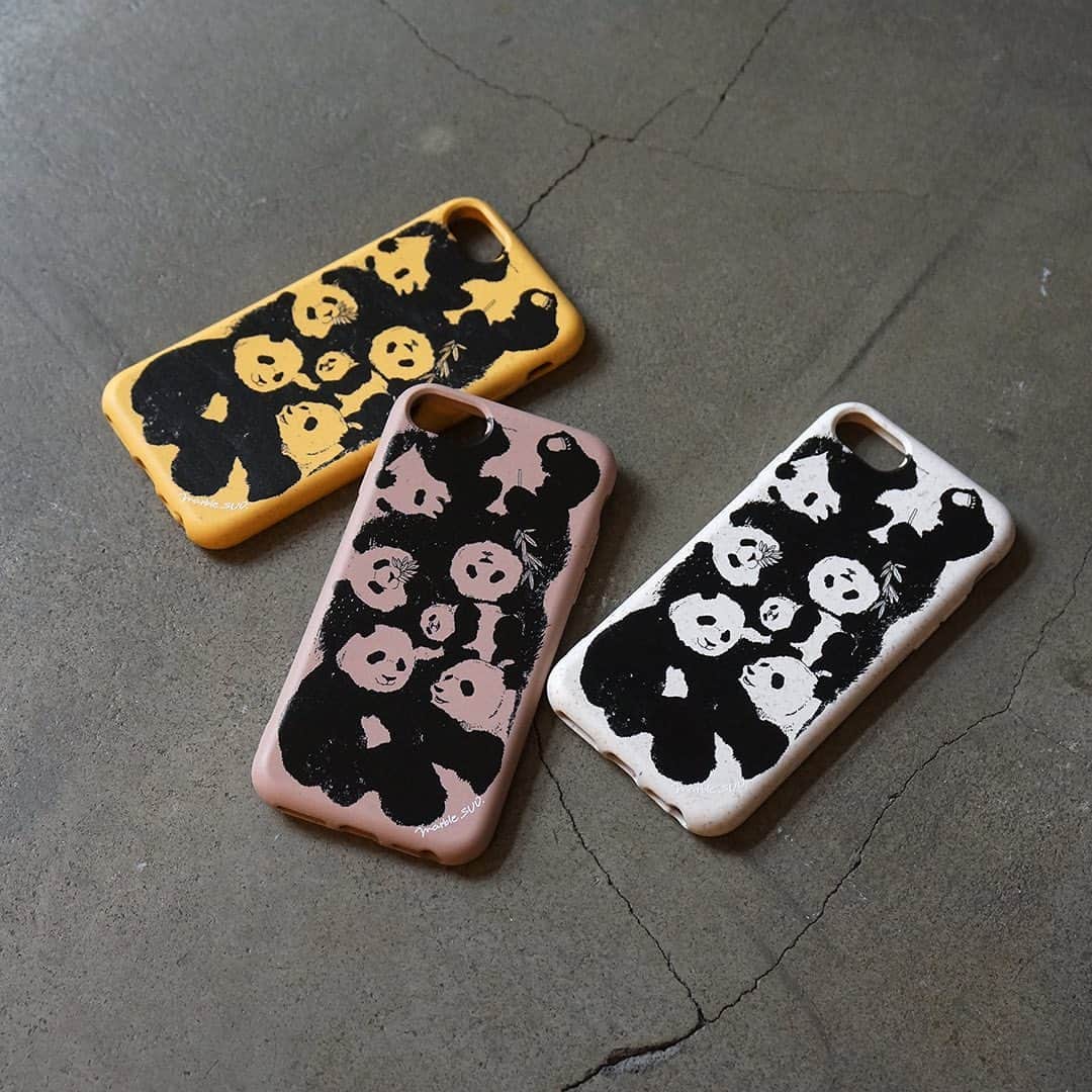 marbleSUD(マーブルシュッド) のインスタグラム：「2021年春夏の新作小物が続々入荷中！パンダ柄のiPhoneケースは、地球環境に配慮した注目素材。生分解性で土に還る小麦由来のバイオプラスチックで作られています。  直営店・online shopで好評発売中！  対応機種：iPhone 7/8/SE2タイプ」