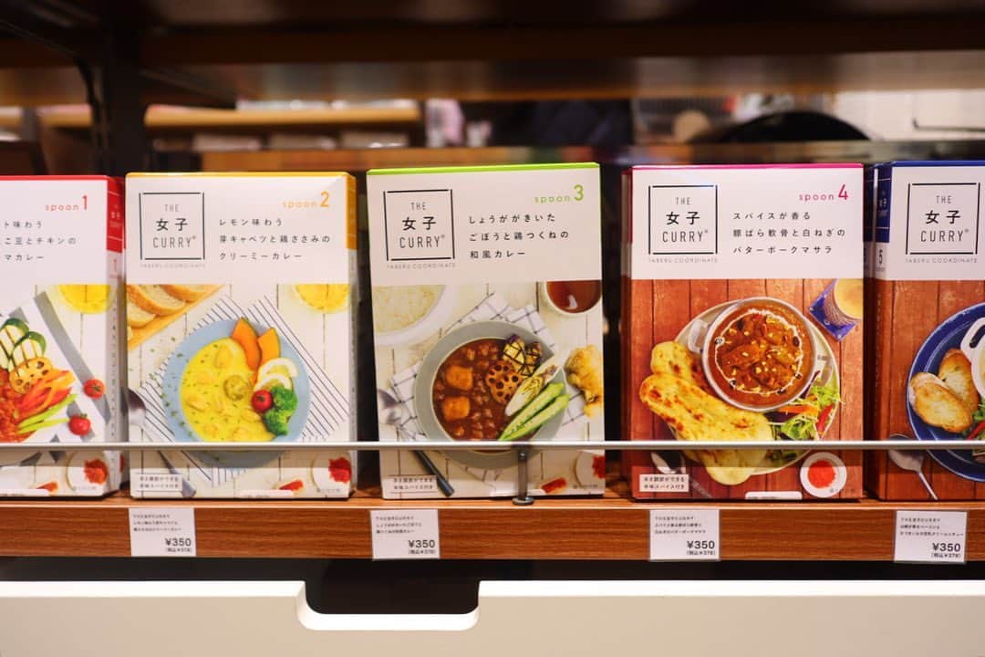 LECT レクトさんのインスタグラム写真 - (LECT レクトInstagram)「3COINS+plusにて食料品の取り扱いが始まりました。ちょっとしたギフトの新しい選択肢に。 お箱のご用意もございます。 . ちなみに広島でのお取り扱いはLECT店と本通り店だけだそうです。 . . #lect #レクト #3coins #スリコ #食料品 #レトルトカレー #鍋つゆ #ご飯のお供 #広島雑貨屋 #雑貨屋 #雑貨屋さん #ショッピングモール #広島市」12月21日 12時27分 - lect_hiroshima