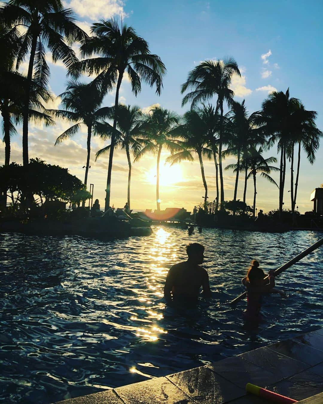 加織さんのインスタグラム写真 - (加織Instagram)「寒いよー🥶さむいよー。 去年の今頃はHawaiiで毎日ニマニマしてたなー(笑)最高の思い出🤍 早く世界が落ち着きを取り戻します様に🙏🏻🙏🏻🙏🏻」12月21日 12時29分 - kaori_0723