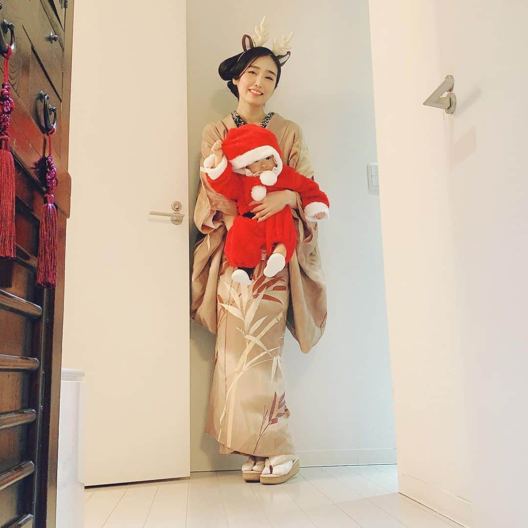 峰なゆかさんのインスタグラム写真 - (峰なゆかInstagram)「気の早いサンタとトナカイコス。私は笹柄の着物に笹と犬の帯、笹の帯留め、白南天の半襟だよ！ #着物　#着物コーディネート　#アンティーク着物　#kimono」12月21日 12時30分 - minenayuka