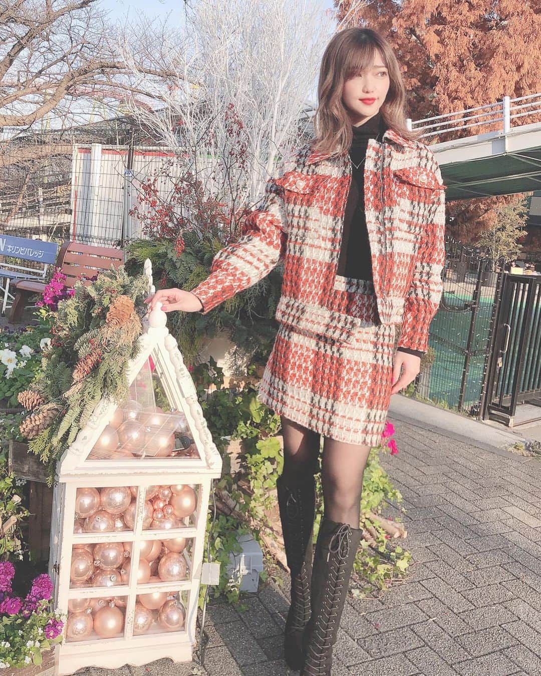 のインスタグラム：「⁣⁣ @spicaglow  セットアップ✨ 可愛い😍  また、セットアップをゲット👍💕  ジャケットになってるし、 ちょっと、おしゃれしていかなきゃいけないパーティーとかでも 着れそう💕  これだけでも全然あったかいから 上着いらなかった✨ よみうりランドの イルミネーション見に行ってきたよぉ✨ 久々に、遊園地でも遊んだ😂  クーポンコード入れてくれたら1000円引きになるから是非❣️ ⁣クーポンコード：asg5  ⁣#spicaglow⁣ ⁣#spicaglowstyle⁣ ⁣⁣#ファッション#コーデ#おしゃれ#可愛い#ファッションサイト #セットアップ」