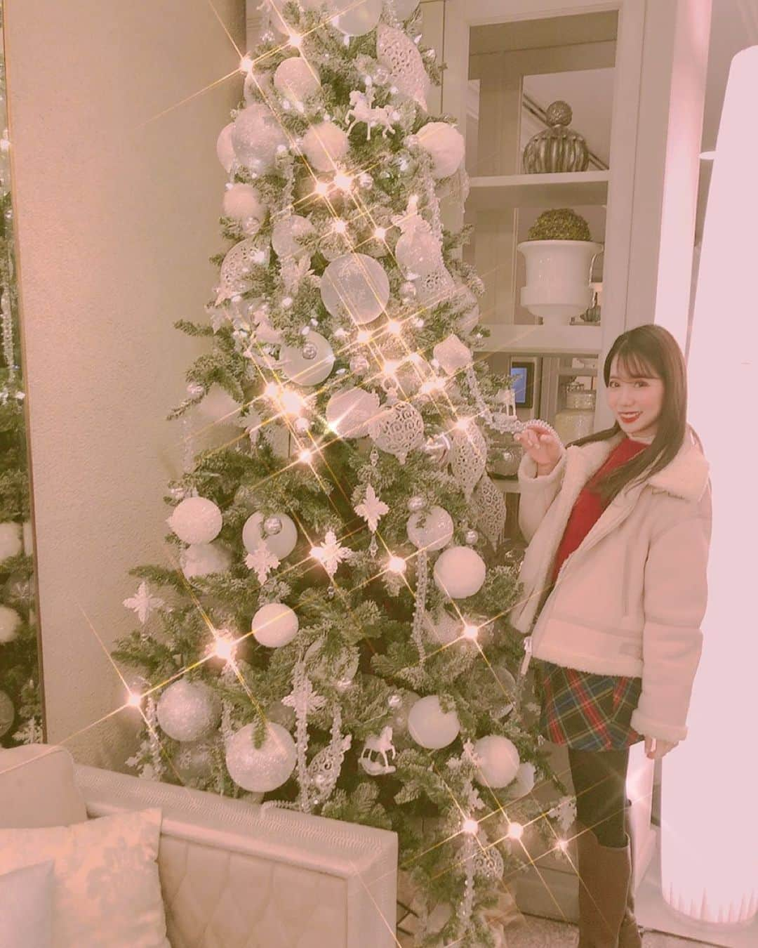 南まゆさんのインスタグラム写真 - (南まゆInstagram)「♡ キラキラな世界🎄✨✨✨ . . . #クリスマス　#イルミネーション　#クリスマスナイト　#キラキラ　#クリスマスツリー  #浅草ロック座　#踊り子　#av女優 #ストリップ  #日本最大　#エンターテイメント #ショー　#ステージ　#最高　#感動　#浅草　#日本　#伝統芸能」12月21日 12時48分 - mayuminami1127