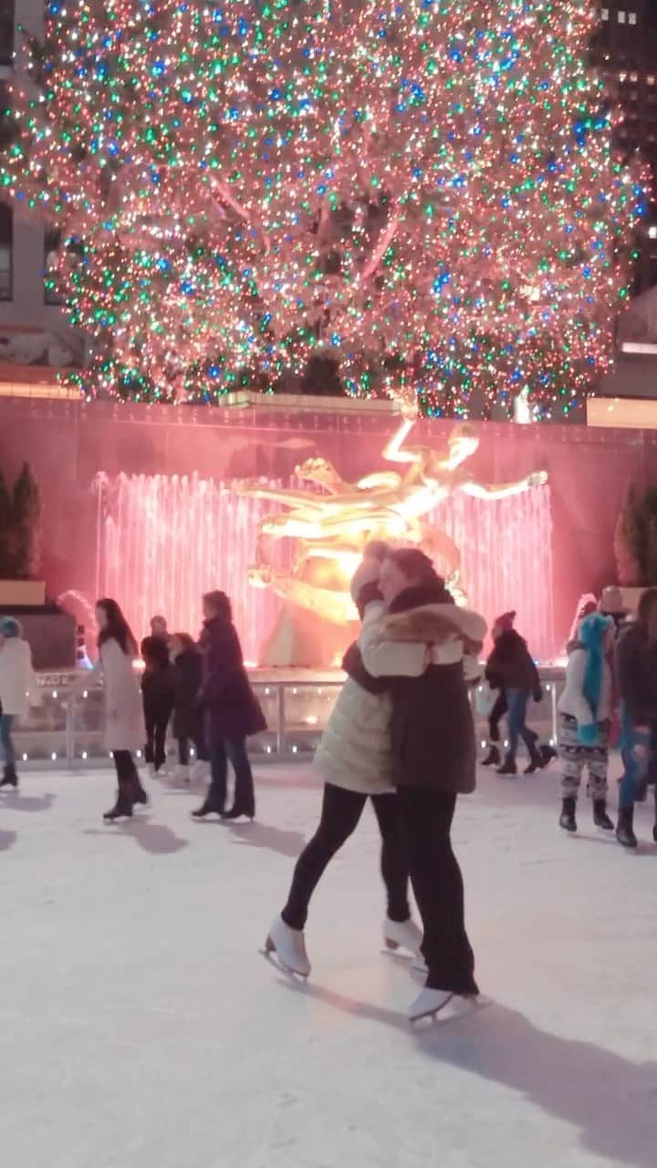 小川真理恵のインスタグラム：「2014 in NY #newyork  #christmas #rockefellercenter #iceskating #figureskating #フィギュアスケート」