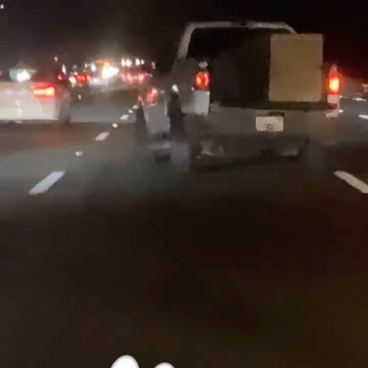 ラッシャッド・ジェニングスのインスタグラム：「Do I need a nap or is this truck crab walking down the street? 🤔」
