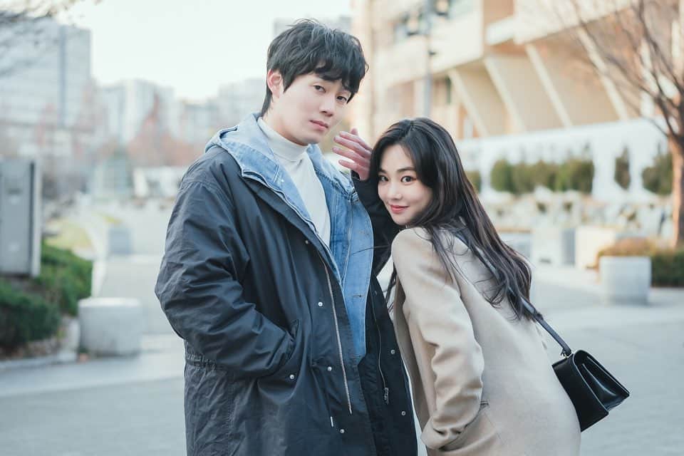 リュ・ギョンスのインスタグラム：「이마 보이는 것 vs 이마 안 보이는 것.  도시남녀의 사랑법 12월 22일 첫 공개 화,금 오후 5시<kakao tv> 7시<Netflix>」